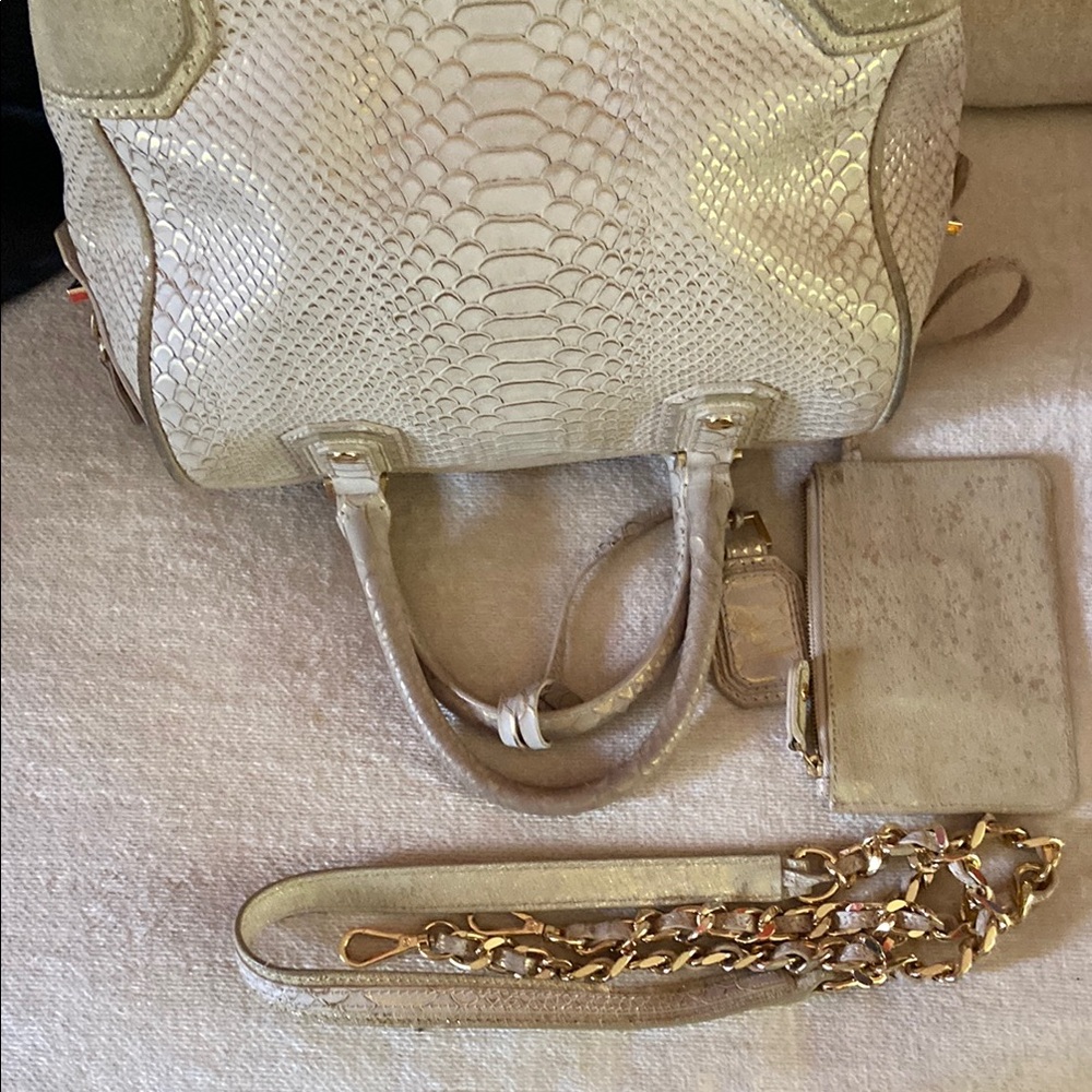 Alice & Olivia Elegant Snake-Embossed Handbag chain strap, coin bag & dust bag - Picture 15 of 15
